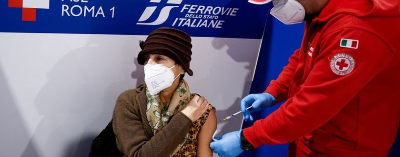 itálie, zaměstnání neočkovaných zdravotníků