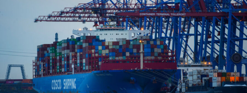 Kontejnerová loď v hamburském přístavu