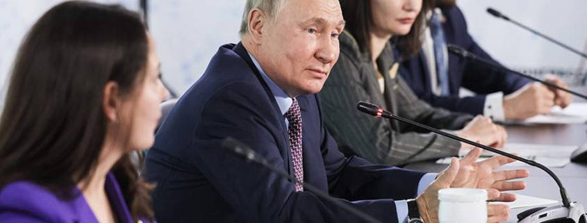 Prodej podniků za dolary Putin vysvětluje snahou firem vrátit se do Ruska.