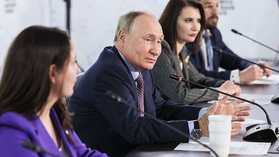 Prodej podniků za dolary Putin vysvětluje snahou firem vrátit se do Ruska.