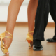 Univerzita vyhodila učitelku tance, odmítala stejnopohlavní duety