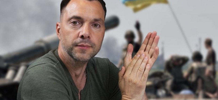 Arestovyč: Rusko by nás mohlo rozdrtit